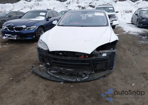 2013 Tesla Model S Performance z USA, uszkodzony, nr VIN 5YJSA1DP5DFP16287